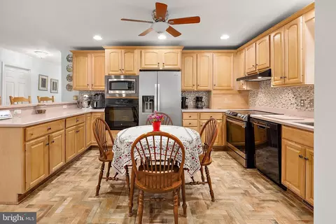 Kitchen - 3 Links Ln, Berlin, MD 21811 photo 4 of 6