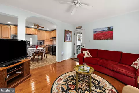Living - 3 Links Ln, Berlin, MD 21811 photo 4 of 6
