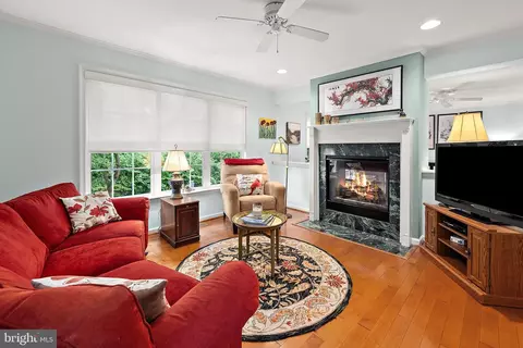 Living - 3 Links Ln, Berlin, MD 21811 photo 3 of 6