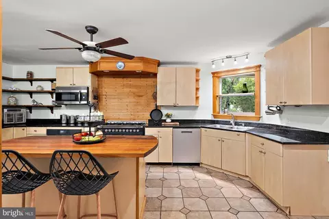 Kitchen - 407 S Main St, Berlin, MD 21811 photo 2 of 12
