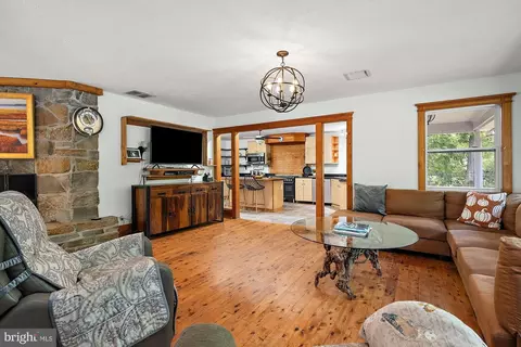 Living - 407 S Main St, Berlin, MD 21811 photo 6 of 8