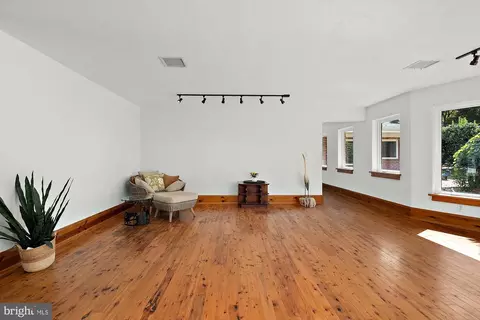 Living - 407 S Main St, Berlin, MD 21811 photo 2 of 8