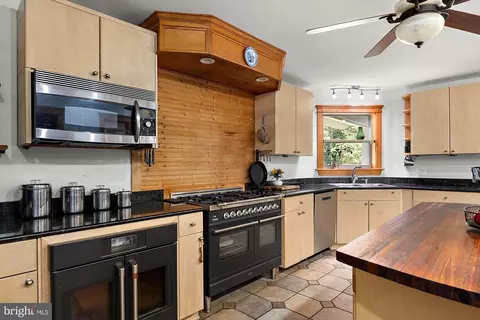 Kitchen - 407 S Main St, Berlin, MD 21811 photo 4 of 12