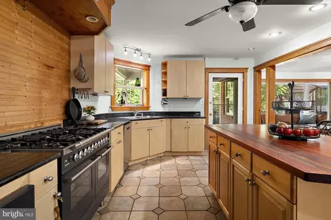 Kitchen - 407 S Main St, Berlin, MD 21811 photo 5 of 12