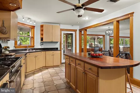 Kitchen - 407 S Main St, Berlin, MD 21811 photo 10 of 12
