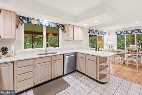 Kitchen - 60 Drawbridge Rd, Ocean Pines, MD 21811 photo 4 of 6