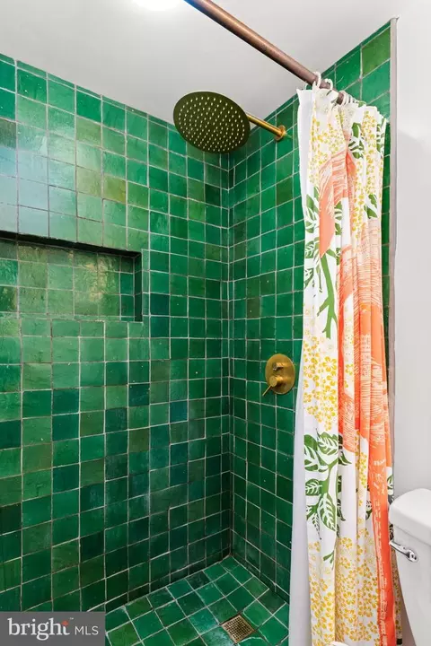 Bath - 202 Ocean Pkwy, Berlin, MD 21811 photo 1 of 2