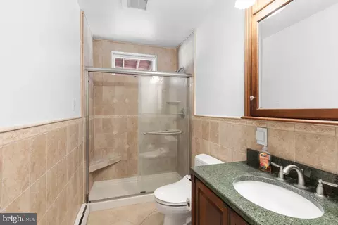Bath - 330 Williams St, Berlin, MD 21811 photo 2 of 3