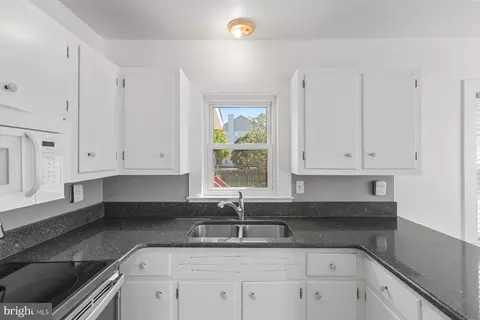 Kitchen - 330 Williams St, Berlin, MD 21811 photo 2 of 2