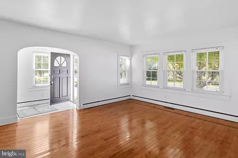 Living - 330 Williams St, Berlin, MD 21811 photo 1 of 3