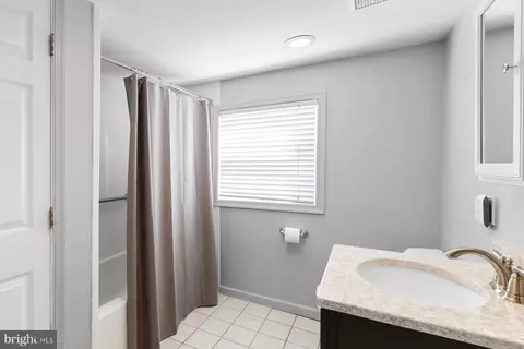 Bath - 330 Williams St, Berlin, MD 21811 photo 3 of 3