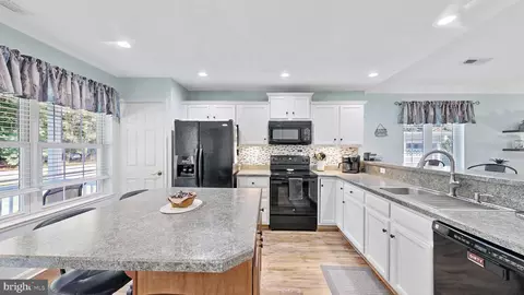 Kitchen - 28 Quarter Staff Pl, Berlin, MD 21811 photo 2 of 3