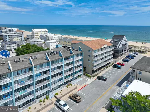 12 42nd St #303, Ocean City, MD 21842