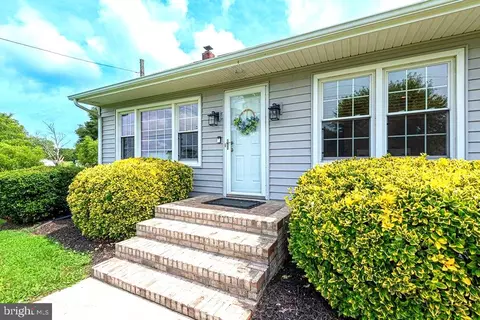 Exterior - 10614 Flower St, Berlin, MD 21811 photo 3 of 5