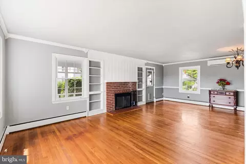 Living - 8505 Newark Rd, Newark, MD 21841 photo 2 of 3