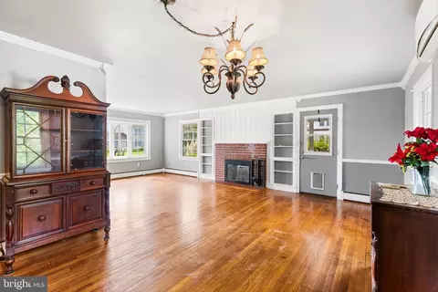 Living - 8505 Newark Rd, Newark, MD 21841 photo 3 of 3