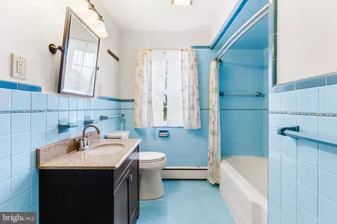 Bath - 8505 Newark Rd, Newark, MD 21841 photo 2 of 3