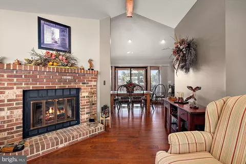 Entry Way - 2 Beach Ct, Ocean Pines, MD 21811 photo 1 of 5