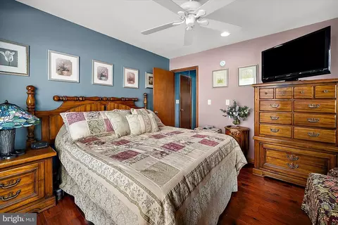 Bedroom - 2 Beach Ct, Ocean Pines, MD 21811 photo 3 of 8
