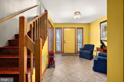 Entry Way - 2 Beach Ct, Ocean Pines, MD 21811 photo 4 of 5