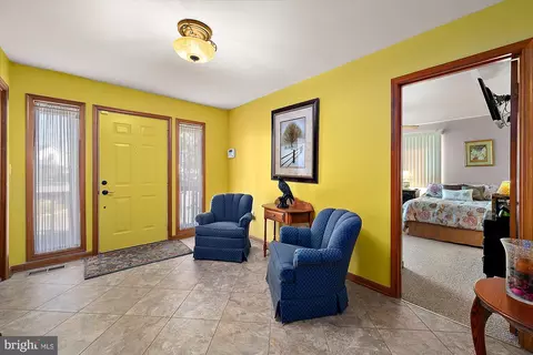 Entry Way - 2 Beach Ct, Ocean Pines, MD 21811 photo 5 of 5