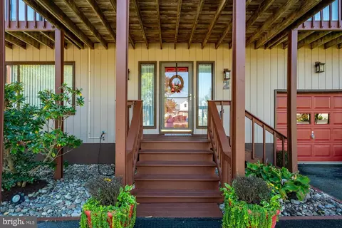 Exterior - 2 Beach Ct, Ocean Pines, MD 21811 photo 1 of 21