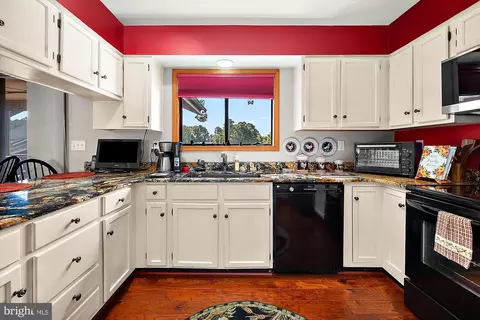 Kitchen - 2 Beach Ct, Ocean Pines, MD 21811 photo 3 of 5