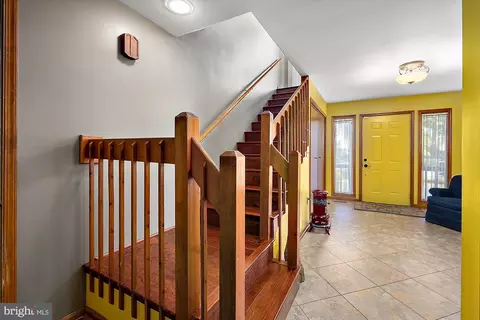 Entry Way - 2 Beach Ct, Ocean Pines, MD 21811 photo 2 of 5