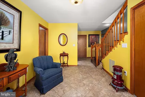 Entry Way - 2 Beach Ct, Ocean Pines, MD 21811 photo 3 of 5