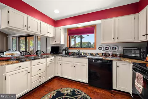 Kitchen - 2 Beach Ct, Ocean Pines, MD 21811 photo 4 of 5
