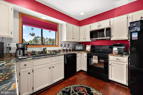 Kitchen - 2 Beach Ct, Ocean Pines, MD 21811 photo 2 of 5