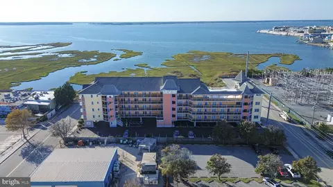 106 83rd St #405, Ocean City, MD 21842