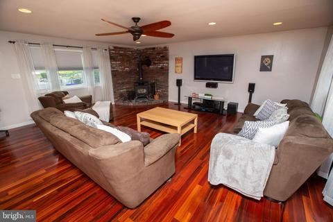 208 Braddock, Williamstown, NJ 08094 photo 9