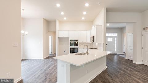 170 Laquinta Dr, Egg Harbor Township, NJ 08234