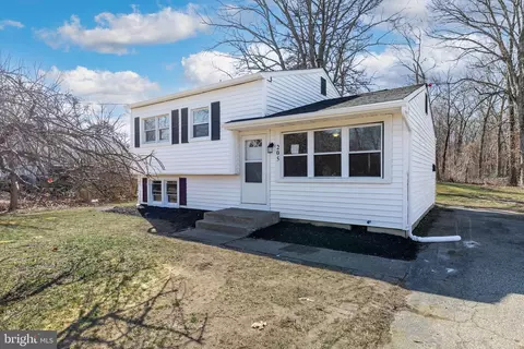205 W Beach Rd, Williamstown, NJ 08094