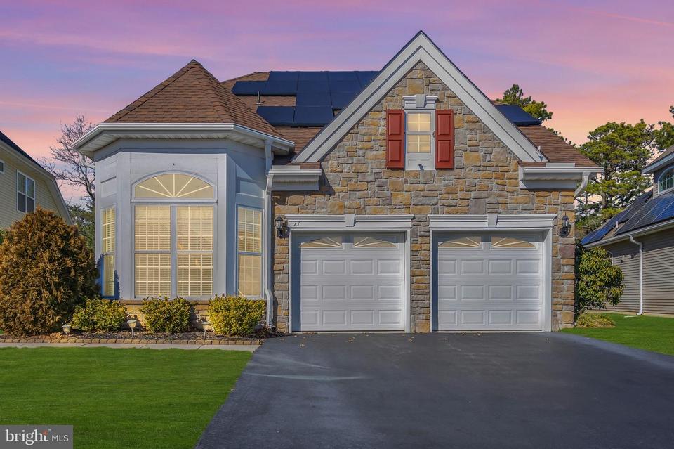 13 Lewis Dr, Mays Landing, NJ 08330