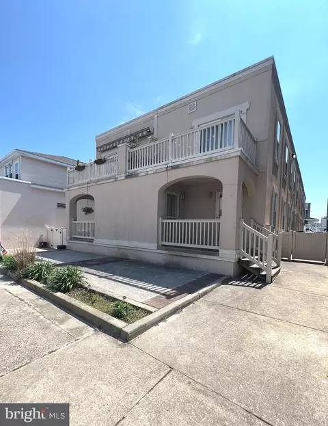 9706 Ventnor Ave, Margate City, NJ 08402