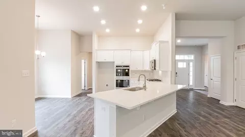 169 Laquinta Dr, Egg Harbor Township, NJ 08234