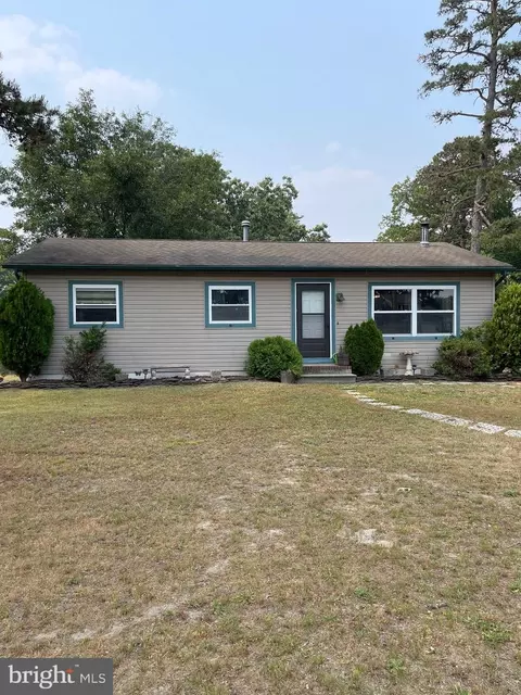 206 Cedar Lake Dr, Williamstown, NJ 08094