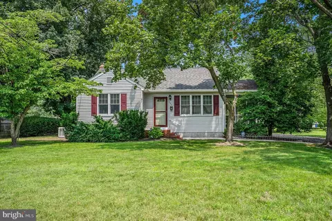 425 Valley Ave, Hammonton, NJ 08037