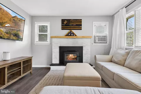 136 Cape May Ave, Estell Manor, NJ 08319