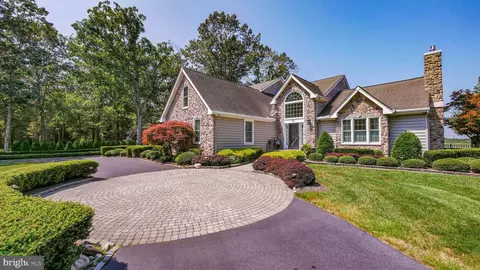 541 Pine Needle Dr, Mays Landing, NJ 08330