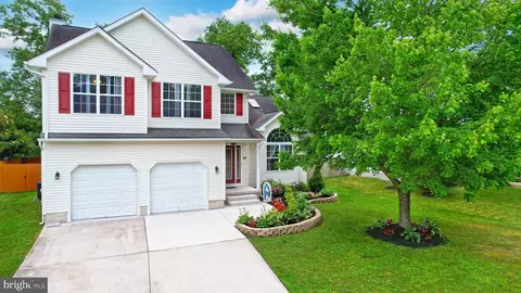 24 Irish Ln, Absecon, NJ 08205