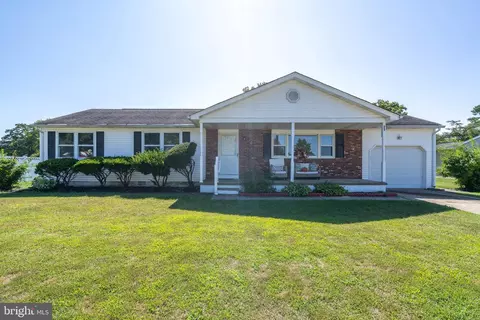 4 Tudor St, Egg Harbor Township, NJ 08234