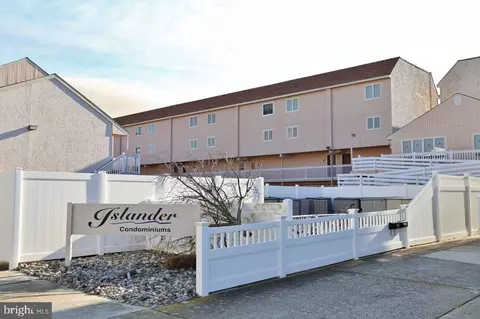323 44th St S #4, Brigantine, NJ 08203