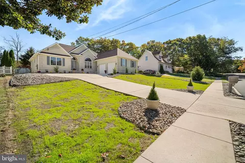 618 9th St, Somers Point, NJ 08244