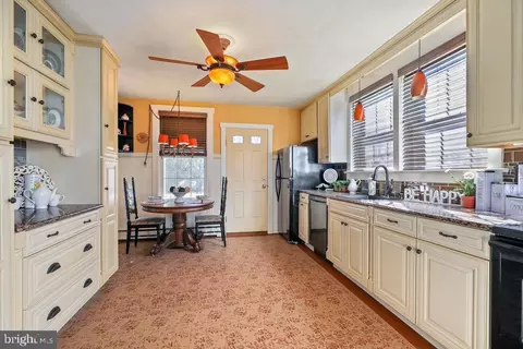412 Havana Ave, Egg Harbor City, NJ 08215