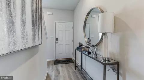Entry Way - 617 Benjamin Ct, Pleasantville, NJ 08232 photo 1 of 2