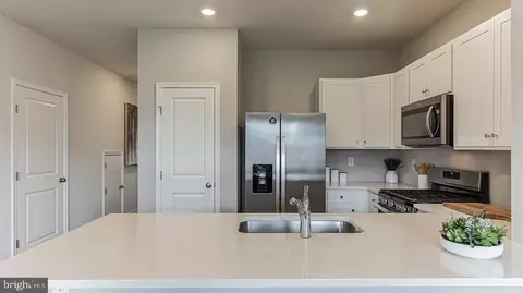 Kitchen - 617 Benjamin Ct, Pleasantville, NJ 08232 photo 3 of 4
