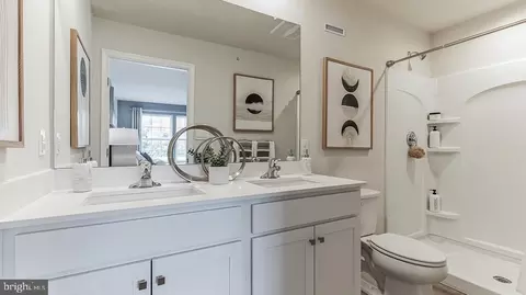 Bath - 617 Benjamin Ct, Pleasantville, NJ 08232 photo 3 of 4